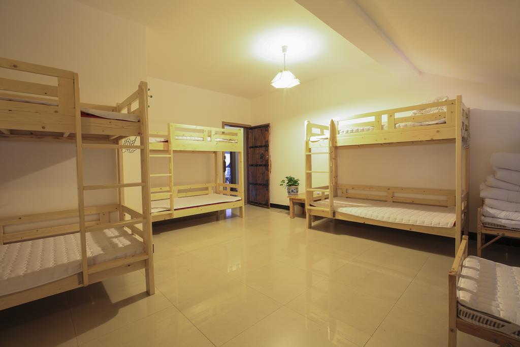 Zerg Backpackers Youth Hostel Сиан Стая снимка